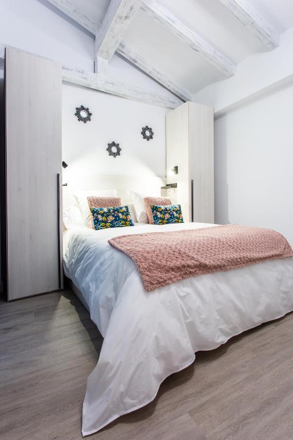 Apartamentos Hervas Suites Exterior photo